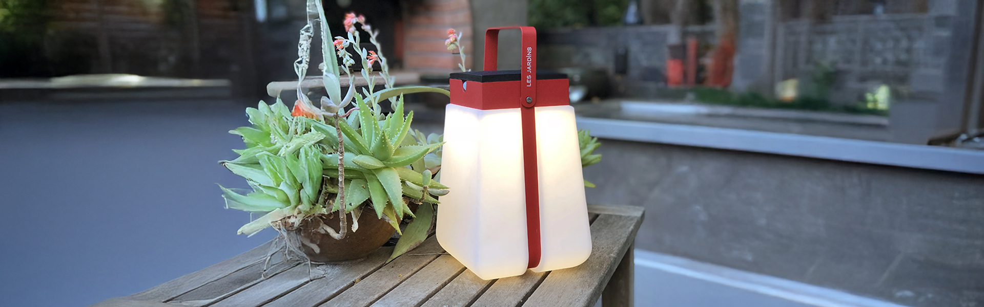 02 Les Jardins Bump Lantern slider desktop Red 02 Les Jardins Bump Lantern slider desktop Red