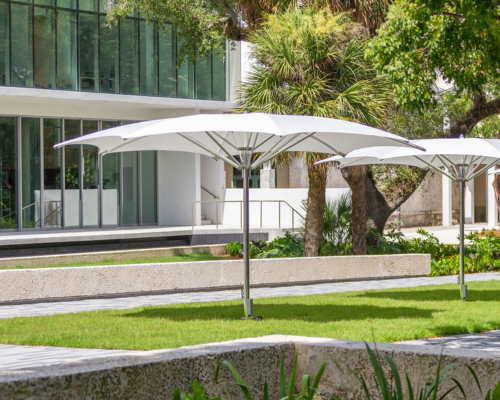 02 Tuuci Umbrellas slider mobile Ocean Master Max Central Pole Crescent Octagon
