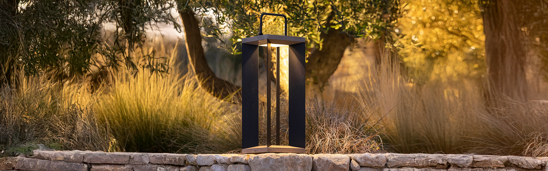 03 Les Jardins Blade Solar Lighting slider desktop black 03 Les Jardins Blade Solar Lighting slider desktop black