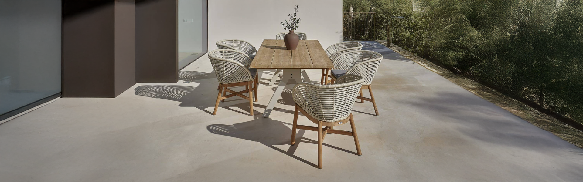 05 Skyline main slider desktop Alaska dining set