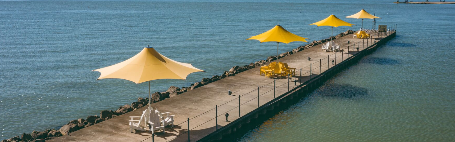 05 Tuuci Umbrellas Main Slider desktop Ocean Master Max Central Pole F 1 Octagon