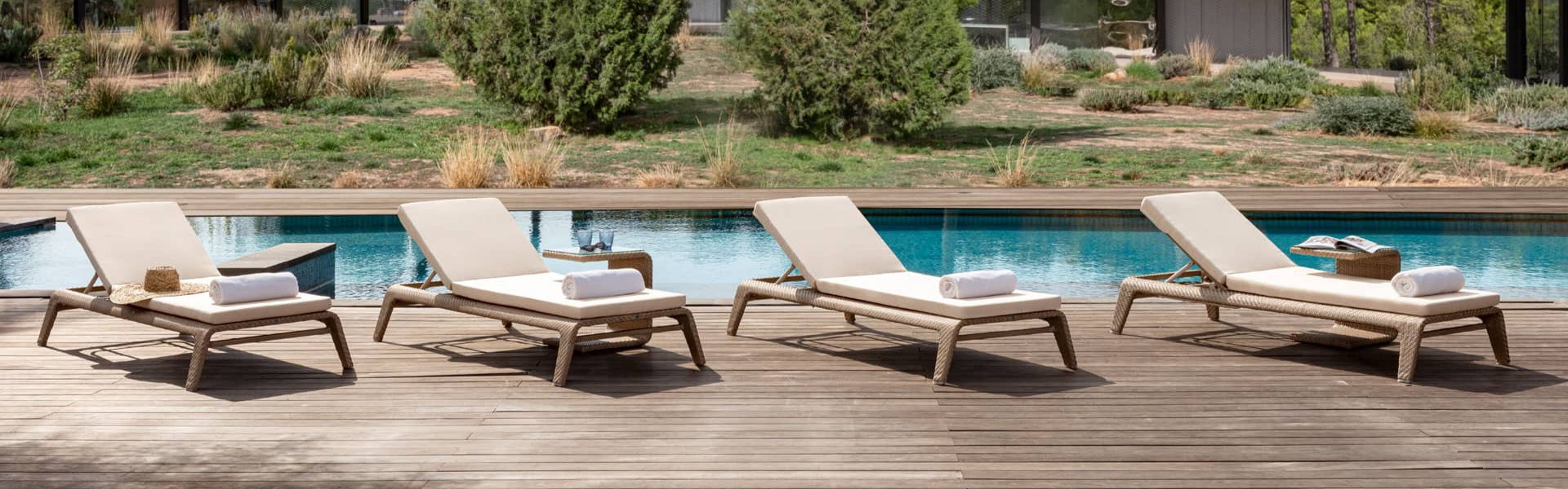 07 Skyline main slider desktop Journey lounger