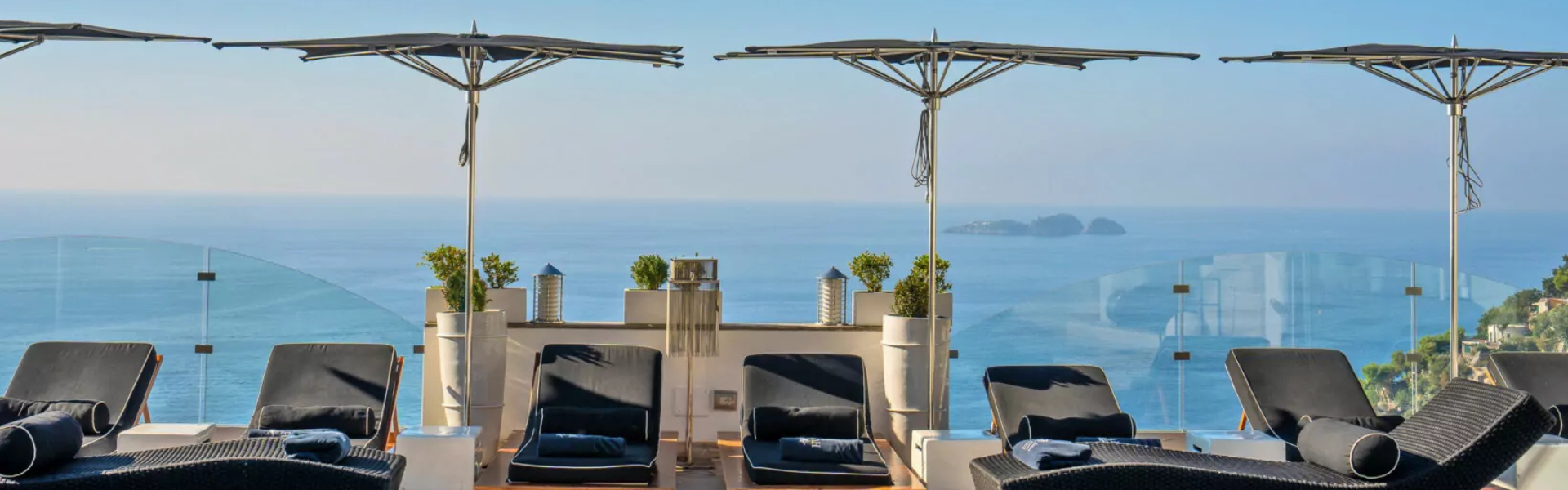 07 Tuuci Umbrellas slider desktop Ocean Master M1 Central Pole Zero Horizon Square