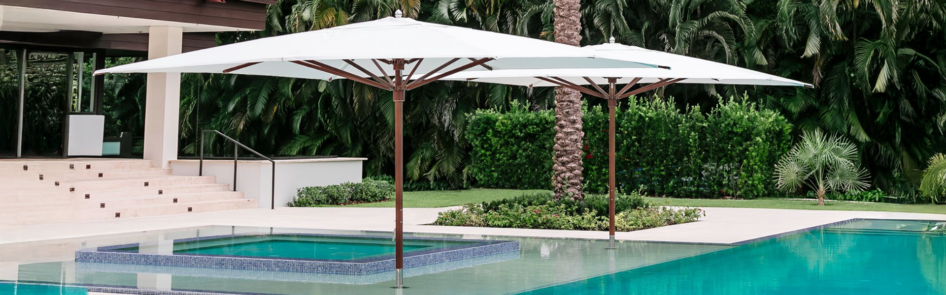 09 Tuuci main slider desktop Umbrellas Ocean Master Max Central Pole Classic Octagon