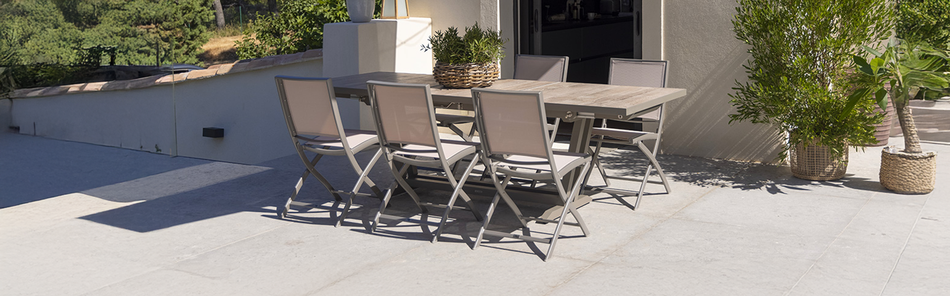 Les Jardins Amaka slider desktop 02 Extendable table folding chair
