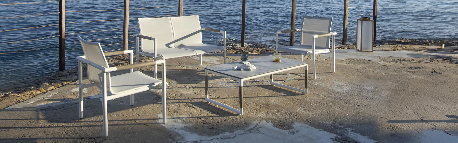 Les Jardins Bastingage slider desktop 02 Stackable seating set Les Jardins Bastingage slider desktop 02 Stackable seating set