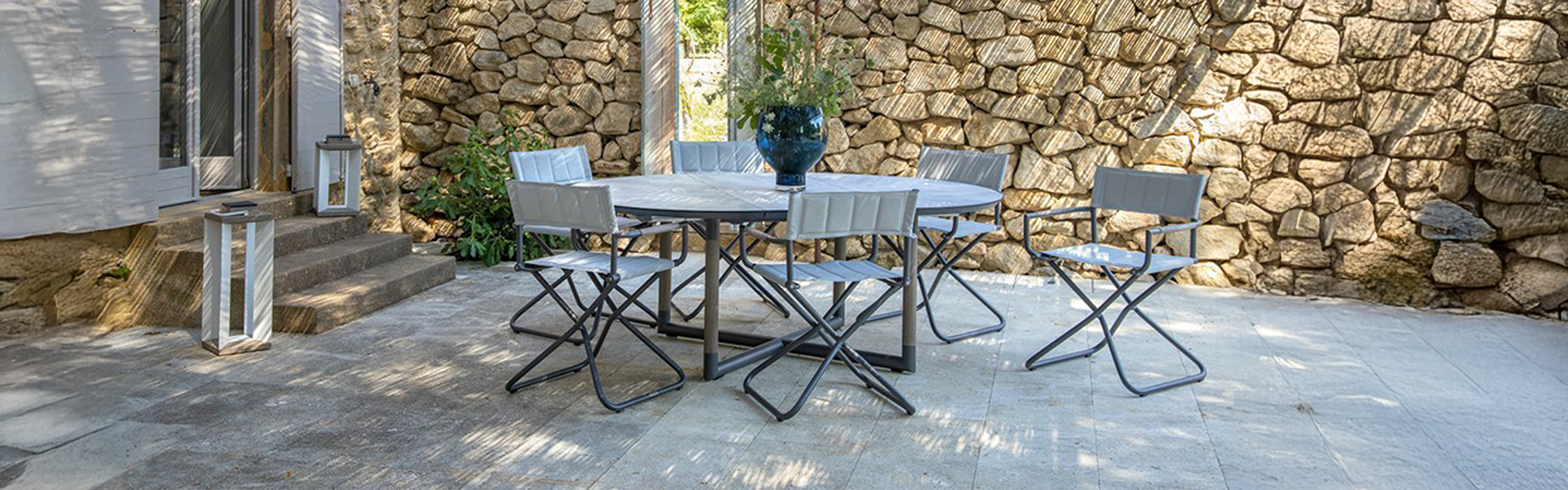 Les Jardins Bastingage slider desktop 04 round extending table folding chairs Les Jardins Bastingage slider desktop 04 round extending table folding chairs