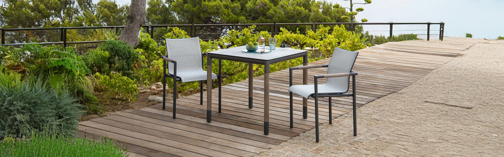 Les Jardins Bastingage slider desktop 05 Bistro set Les Jardins Bastingage slider desktop 05 Bistro set