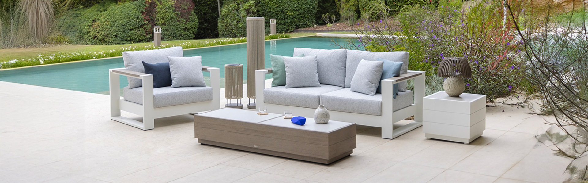 Les Jardins Main slider desktop 04 Rancho Love seat, armchair, coffee table Les Jardins Main slider desktop 04 Rancho Love seat, armchair, coffee table