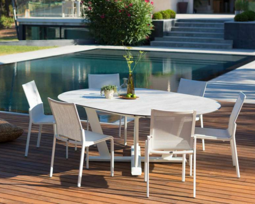 Les Jardins Main slider mobile 05 Hegoa Koton Round extendable table white stackable chairs Les Jardins Main slider mobile 05 Hegoa Koton Round extendable table white stackable chairs