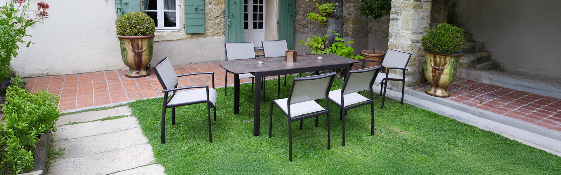 Les Jardins Ticao slider desktop 03 Extensible Table space grey