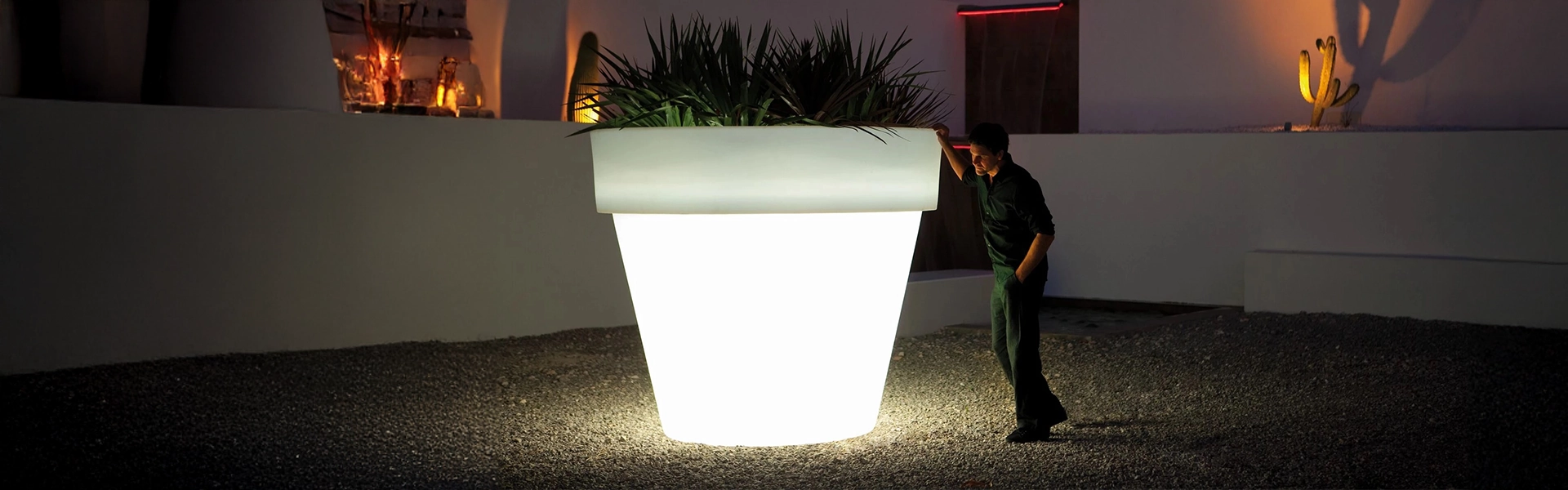 Vondom Ligth Planters desktop slider 04